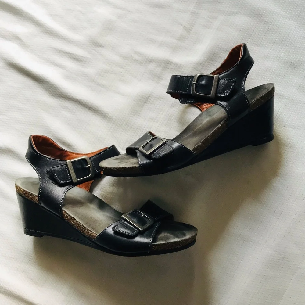 Taos‎ Women's Black Wedge Sandals